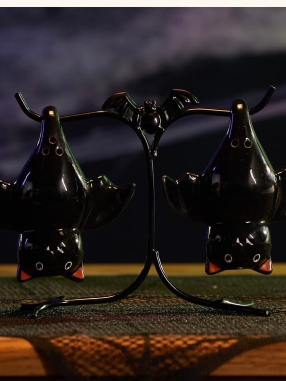 Cracker Barrel Halloween 3 Pc Set Hanging Bats Salt & Pepper Shaker Hanging Bat